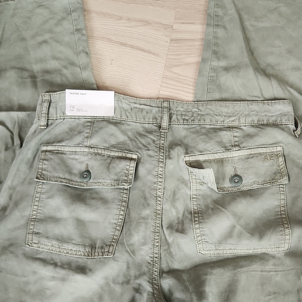 American Eagle Outfitters Green Cargo Pants - Picture 2 of 2
